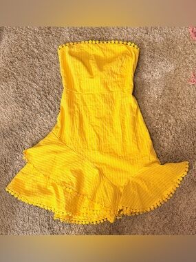 Strapless/Backless yellow dress